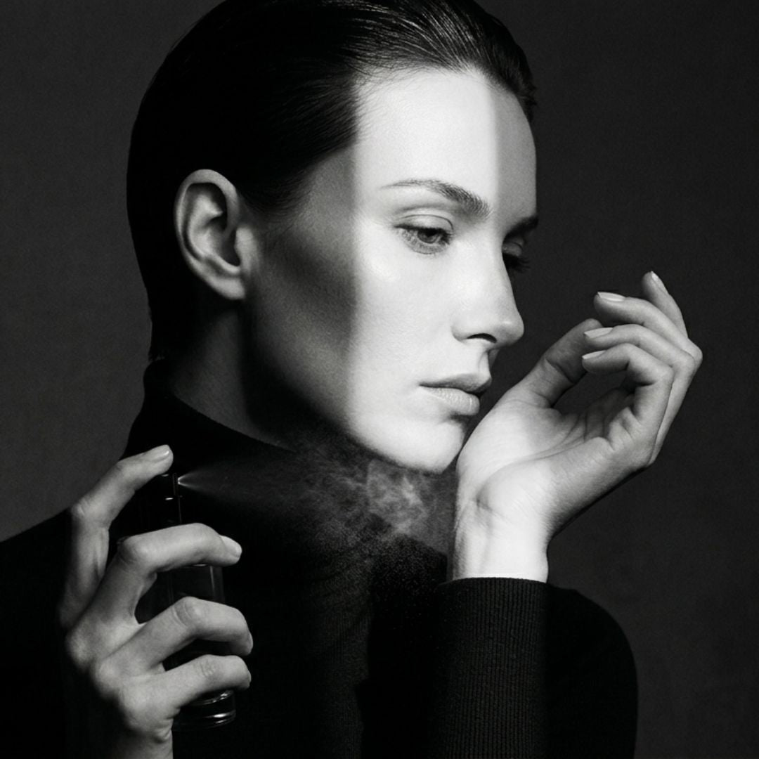 Why Your Perfume Smells Wrong on Cold Skin: The Temperature and Fixation Fix